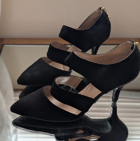 Ellen Tracy Shoes - Chic Black Heels with Straps Ellen Tracy Size 6.5M